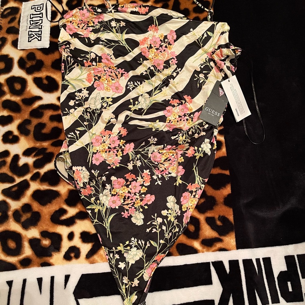 Guess body suit xl